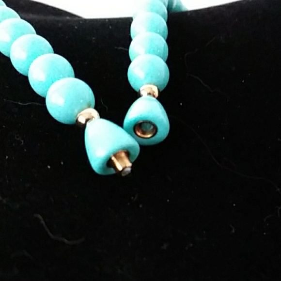Vintage Avon Turquoise Necklace and Earring Set - Picture 3 of 4